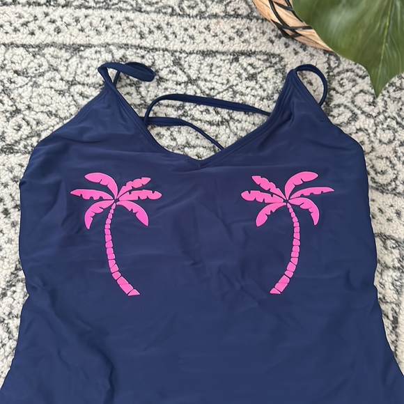 Swimsuit - Picture 2 of 5